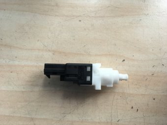 Comutator lumini frana