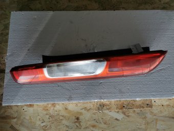 Lampa spate stg.